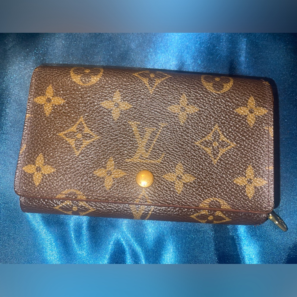 Louis Vuitton Tresor Wallet Authentic